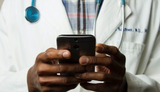 medico cancer telemedicina movil