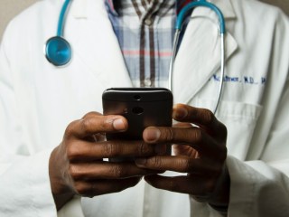 medico cancer telemedicina movil