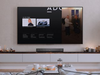Televisor en el salón con la Living App de Adolfo Domínguez