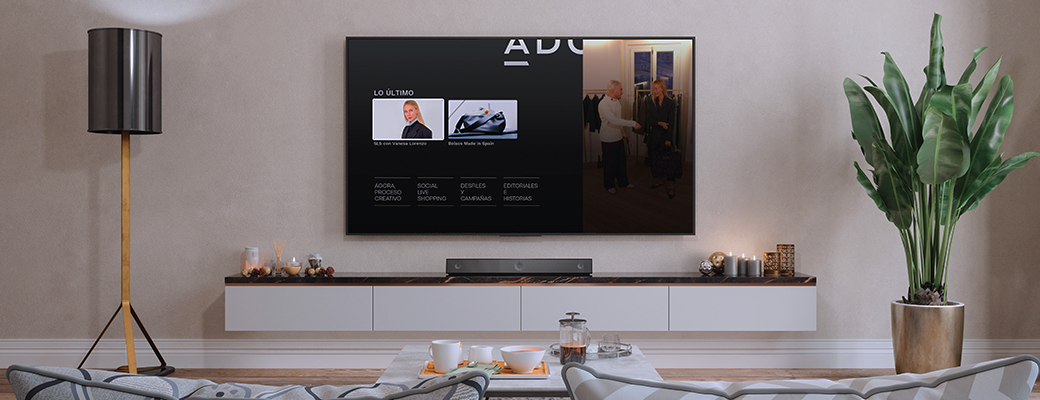 Televisor en el salón con la Living App de Adolfo Domínguez